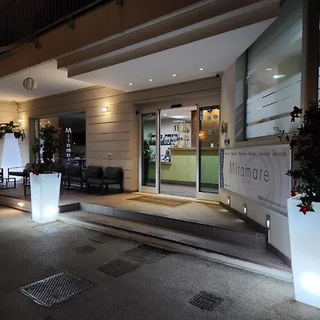 米拉马雷酒店 皮内托